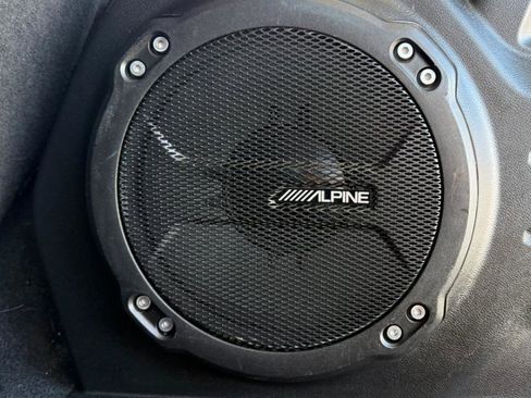 Used 2018 Jeep Wrangler Unlimited Sahara AWD/4WD image 16