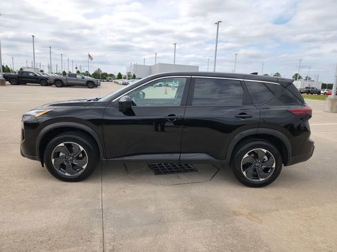 Used 2025 Nissan Rogue SV AWD/4WD image 8