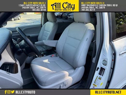 Used 2015 Toyota Sienna XLE Premium FWD image 11
