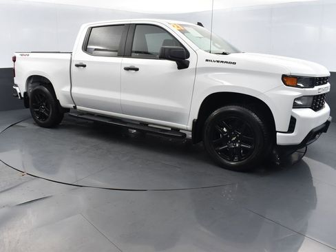 Used 2021 Chevrolet Silverado 1500 Custom image 3