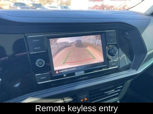 Used 2022 Volkswagen Jetta SE w/ Panoramic Sunroof Package image 8