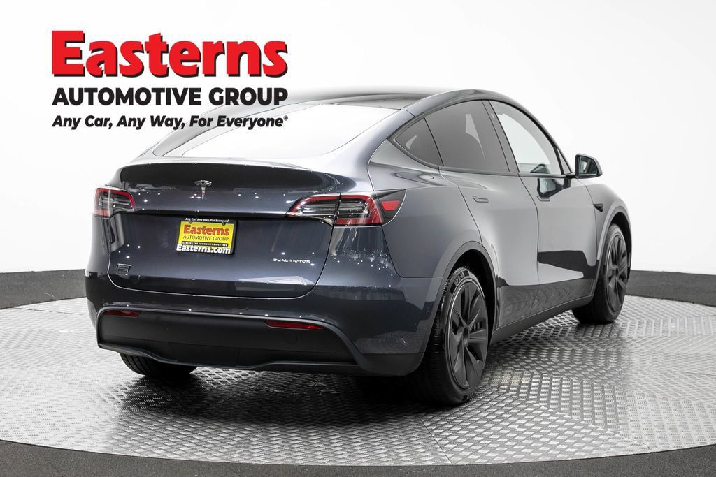 Used 2022 Tesla Model Y Long Range AWD/4WD image 32