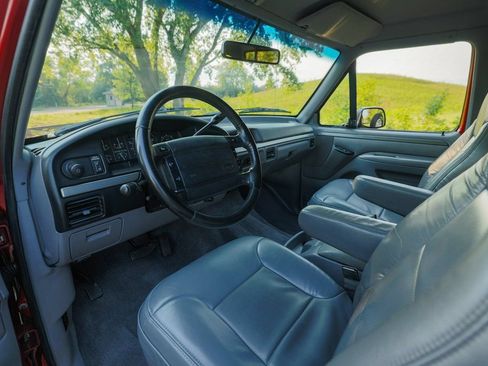 Used 1994 Ford Bronco XLT image 2