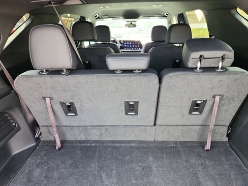 Used 2025 Chevrolet Traverse LT image 49