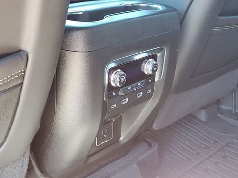 Used 2024 GMC Yukon Denali Ultimate AWD/4WD image 29