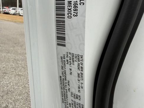 Used 2024 Jeep Compass Latitude image 30