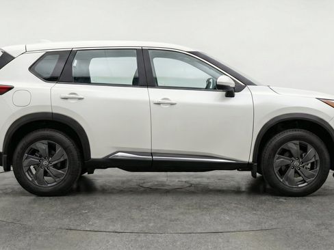 Used 2024 Nissan Rogue SV FWD image 11