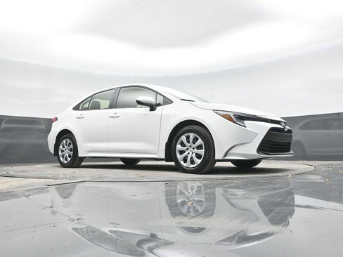 Used 2024 Toyota Corolla LE image 38