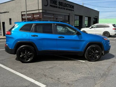 Used 2017 Jeep Cherokee Sport image 20
