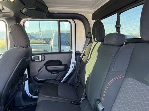 Used 2023 Jeep Gladiator Mojave w/ Cold Weather Group image 16