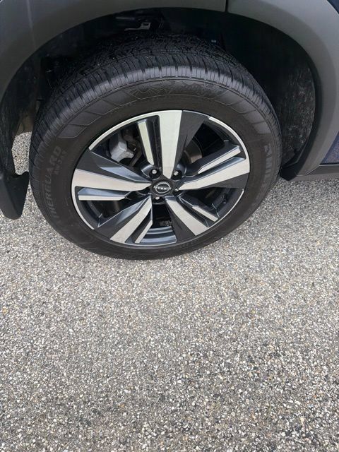 Used 2023 Nissan Rogue SL AWD/4WD image 12