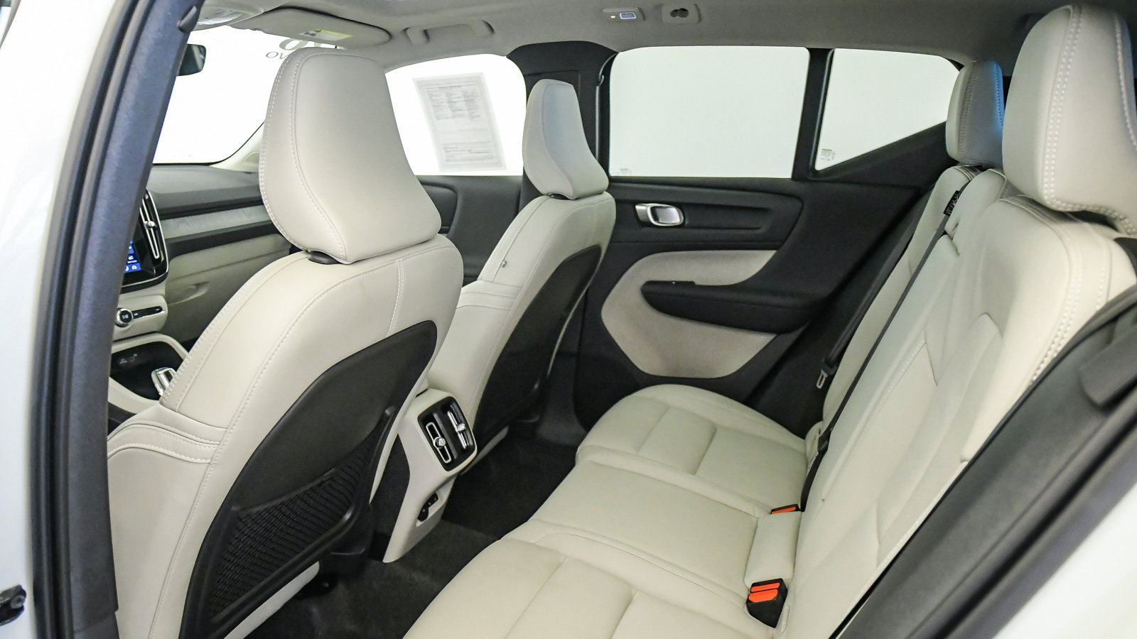 Used 2026 Volvo XC40 B5 Plus w/ Protection Package Premier AWD/4WD image 18