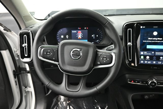Used 2023 Volvo XC40 B4 Ultimate FWD image 12