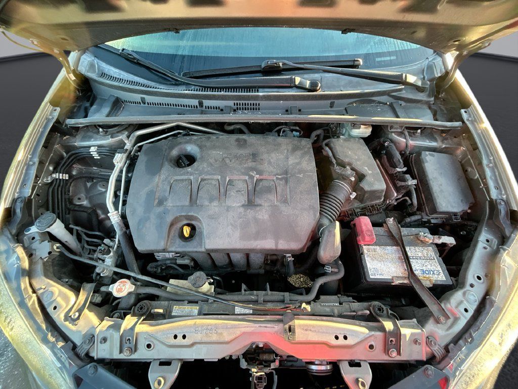 Used 2017 Toyota Corolla LE FWD image 30