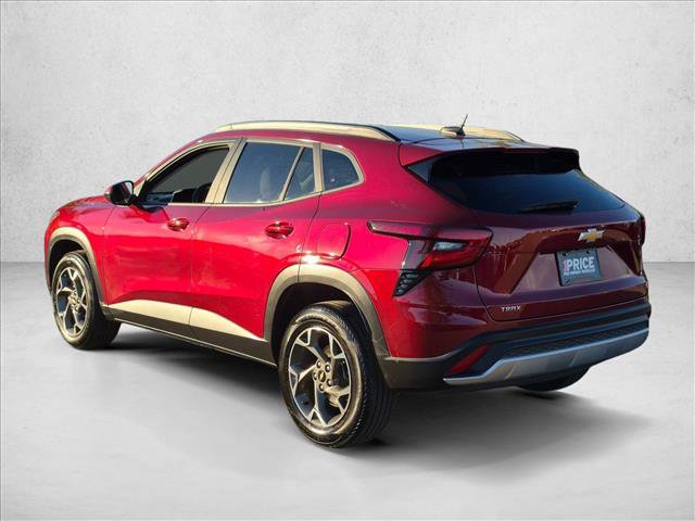 Used 2025 Chevrolet Trax LT w/ LT Convenience Package FWD image 7