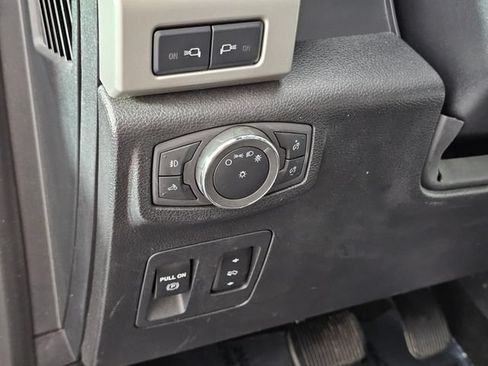 Used 2018 Ford F150 Lariat w/ Equipment Group 502A Luxury AWD/4WD image 19