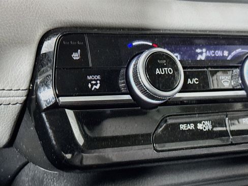 Certified 2024 Honda Pilot Touring image 21