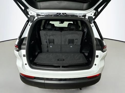 New 2025 Jeep Grand Cherokee L Laredo image 27