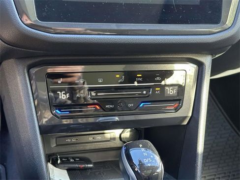 Used 2022 Volkswagen Tiguan SE image 26