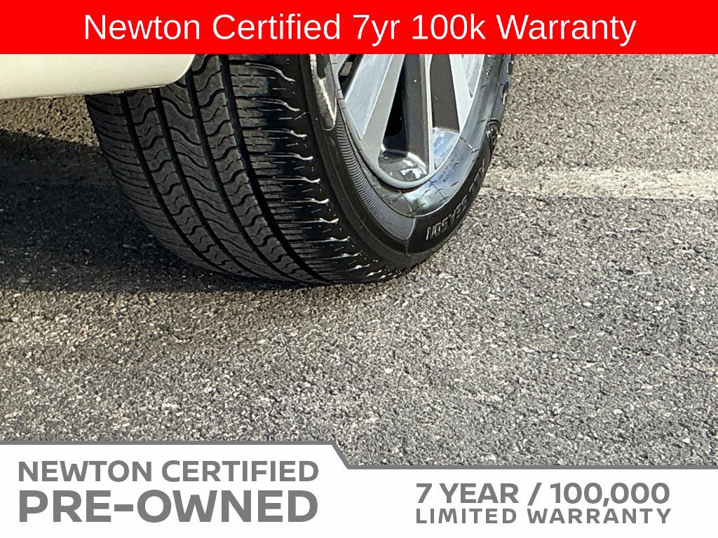 Used 2023 Nissan Versa SV FWD image 39