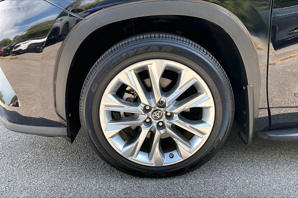 Used 2021 Toyota Highlander Limited w/ Protection Package #3 (TMS) AWD/4WD image 11