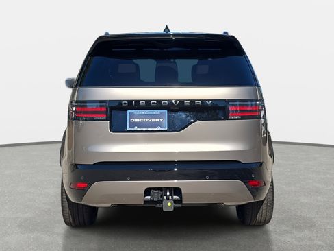 New 2026 Land Rover Discovery Dynamic SE image 6