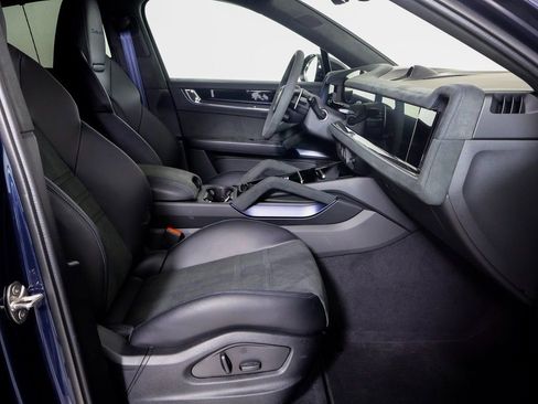 New 2025 Porsche Cayenne Turbo GT image 8
