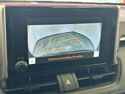 Used 2025 Toyota RAV4 XLE FWD image 25