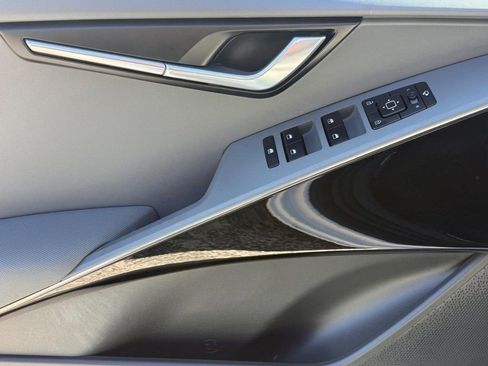 Used 2023 Kia Niro EX Touring image 25