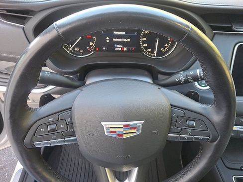 Used 2021 Cadillac XT4 Premium Luxury image 15