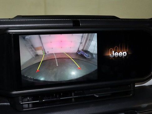 Used 2025 Jeep Wrangler Unlimited Sahara AWD/4WD image 20