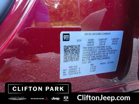 Used 2025 Chevrolet Trax LT FWD image 26