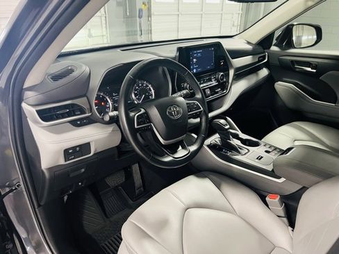 Used 2023 Toyota Highlander XLE image 26