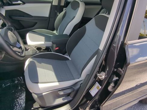 Certified 2025 Volkswagen Taos S FWD image 17