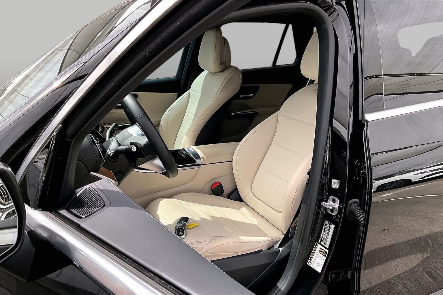 Used 2024 Mercedes-Benz GLC 300 4MATIC image 8