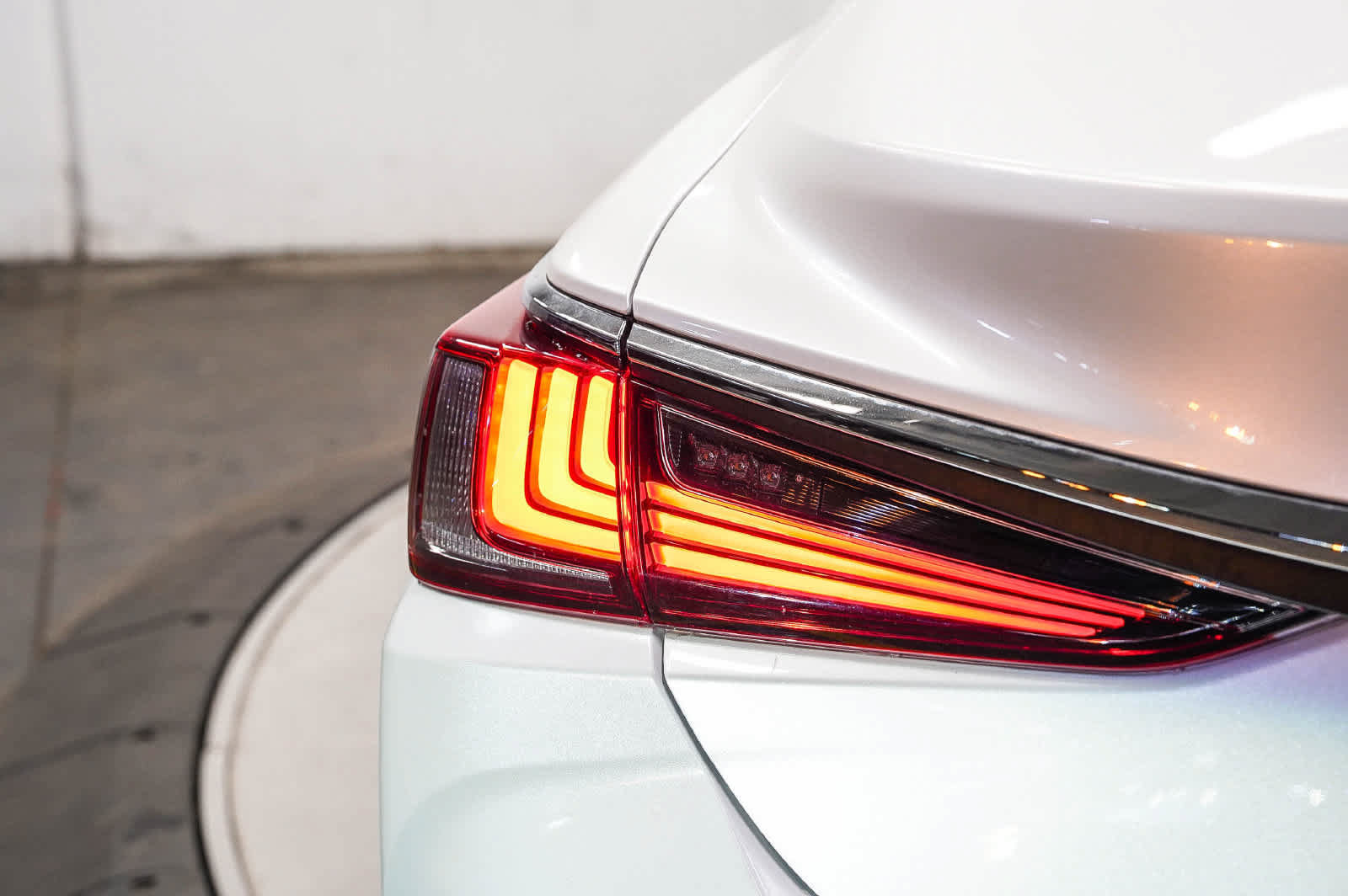 Used 2021 Lexus ES 350 w/ Accessory Package 2 FWD image 11