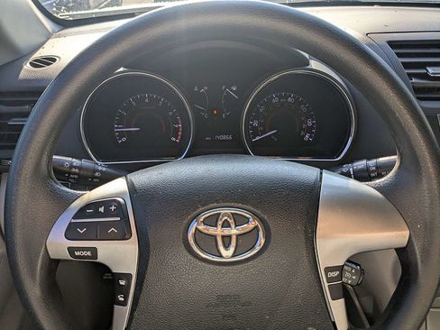 Used 2013 Toyota Highlander Plus FWD image 30