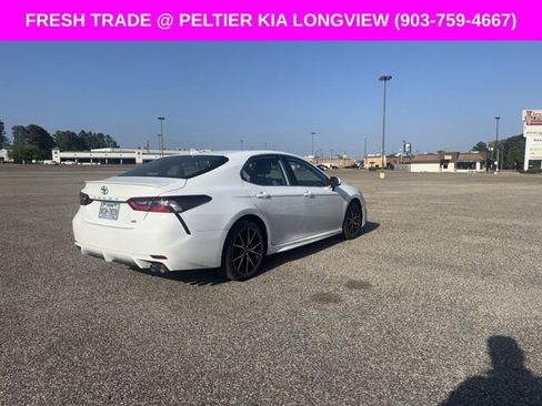 Used 2023 Toyota Camry SE image 5