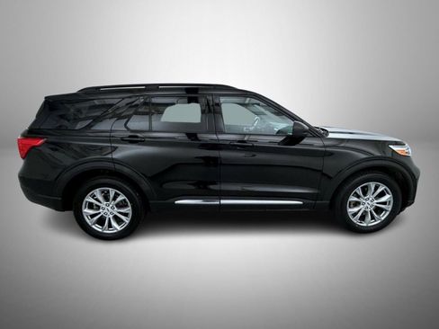 Used 2023 Ford Explorer XLT w/ Equipment Group 202A image 4