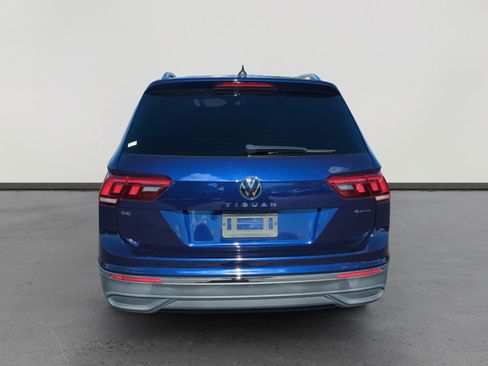 Certified 2022 Volkswagen Tiguan SE w/ Panoramic Sunroof Package image 4