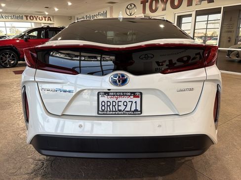 Certified 2020 Toyota Prius Prime Limited FWD image 9
