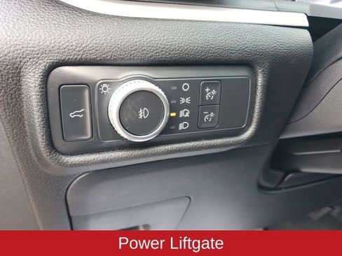 Used 2022 Ford Explorer XLT w/ Equipment Group 202A AWD/4WD image 31