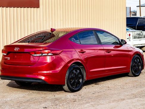 Used 2017 Hyundai Elantra SE image 3