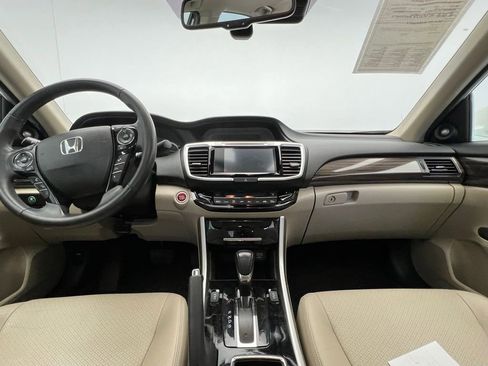 Used 2016 Honda Accord Touring image 10
