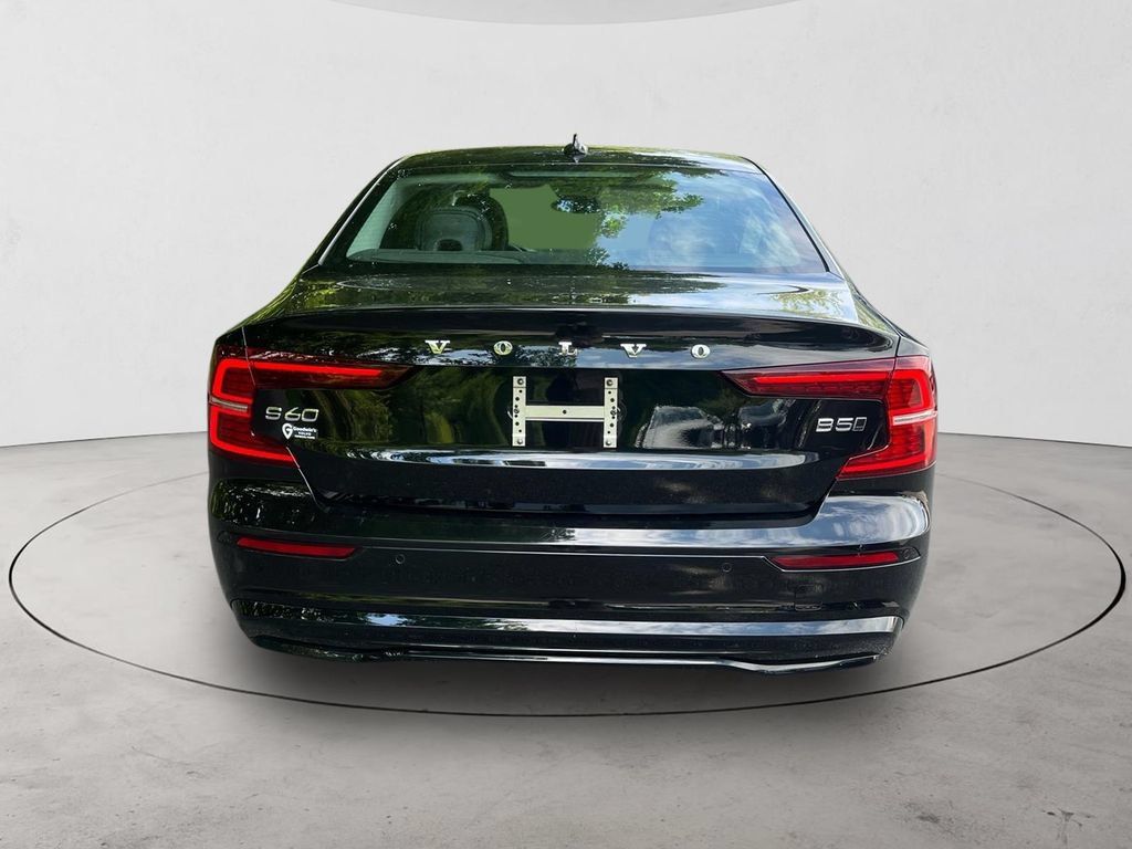 Certified 2024 Volvo S60 B5 Plus AWD/4WD image 4