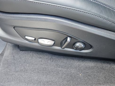 Certified 2025 Porsche Macan 4 Electric AWD/4WD image 28