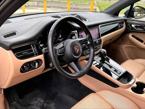 Used 2022 Porsche Macan image 17