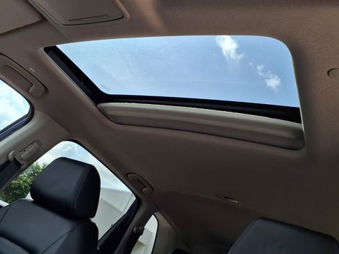 Used 2023 Honda CR-V EX-L image 5