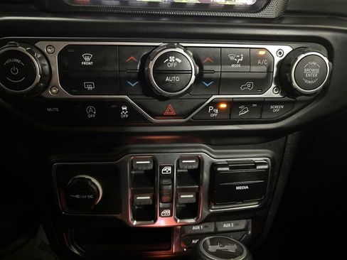 Used 2021 Jeep Wrangler Unlimited Sahara AWD/4WD image 29