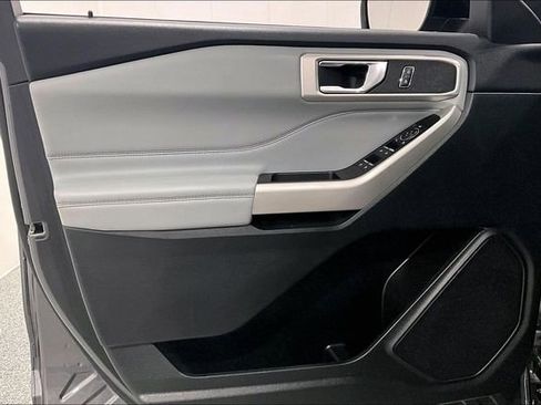 Used 2022 Ford Explorer XLT w/ XLT Sport Appearance Package image 21